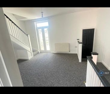 2 bedroom maisonette to rent - Photo 6