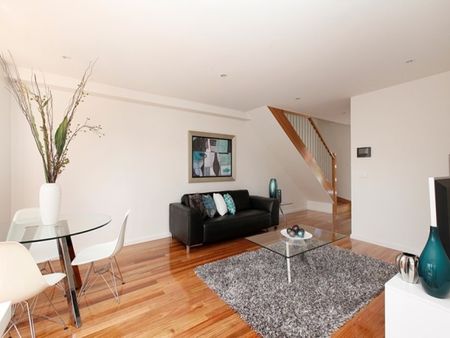 108 Winter Crescent, Reservoir VIC 3073 - Photo 2