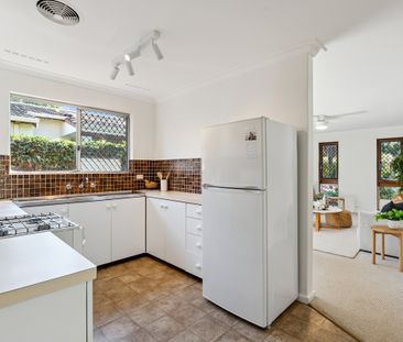 Charming 3-Bedroom Home with Spacious Backyard in Shenton Park - Photo 6
