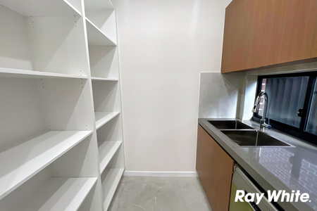 IMMACULATE FIVE BEDROOM SINGLE LEVEL HOME - In Prestigous Nirimba Fields Location! - Photo 4