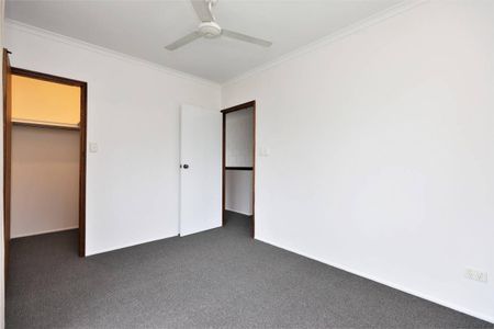 Townhouse - Storage Room - Carport - Pool - Close to Shops - Photo 4