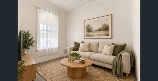 Charming One Bedroom Terrace in Prime Alexandria Location - Photo 1