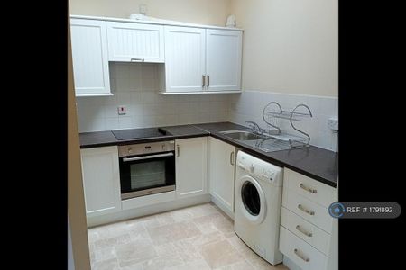 2 bedroom flat to rent - Photo 2