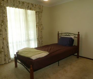 Spacious Family Home - Photo 2