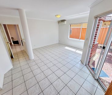 Spacious Three-Bedroom Townhouse with Convenient City Access - Photo 2