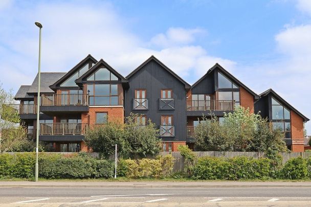 335 Swanwick Lane, Lower Swanwick, Southampton - Photo 1