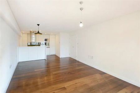 2 bedroom flat in London - Photo 3