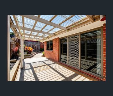 Immaculately Presented Home in a Quiet Court Location - Photo 4