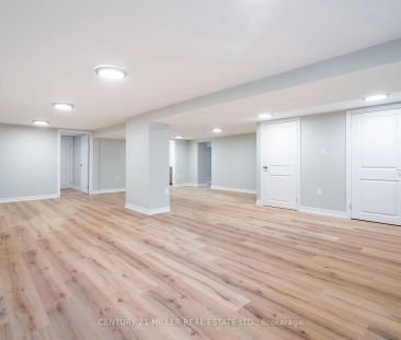 Detached Home For Lease | W9254638 - Photo 4