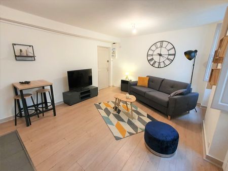 - PAU - CENTRE VILLE - Studio de 22,5 m2 environ - MEUBLE - - Photo 2