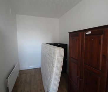 3 bedroom flat to rent - Photo 6