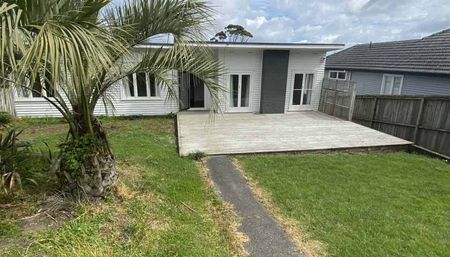 Newly Renovated Three-Bedroom - Mt Wellington - Photo 4