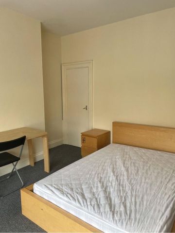 4 bedroom terraced house to rent - Photo 3