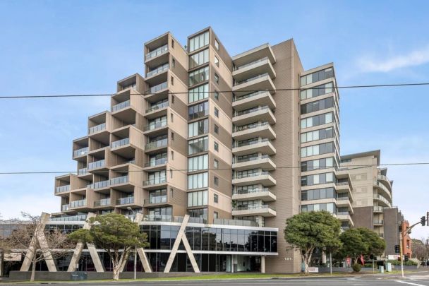 Live the High Life! Spacious 10th-Floor Apartment with Sweeping City & Bay Views - Photo 1