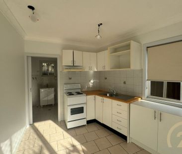 One Bedroom Granny Flat, in a Prime Location! - Photo 2