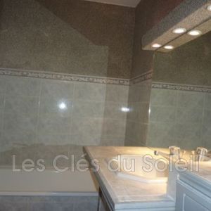 Location Appartement 3 pièces 63m² LA GARDE 83130 - Photo 2