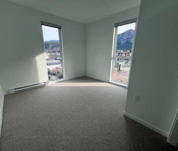 Bright, New 2 Bedroom Corner Condo - Photo 3