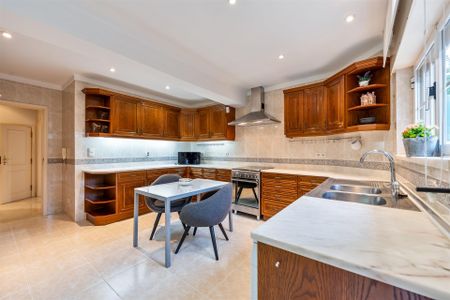 Lisboa, Encarnação, - Photo 2