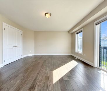 For Lease - 922 Isaac Phillips Way, Newmarket, Ontario - Photo 4
