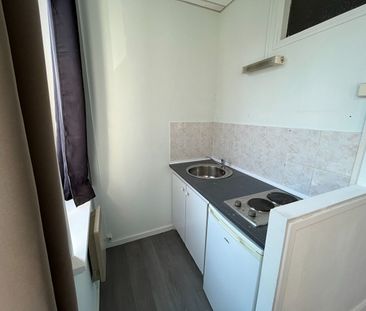 T2 situé Place Jacquart à Lille, à proximité du métro République Be... - Photo 5