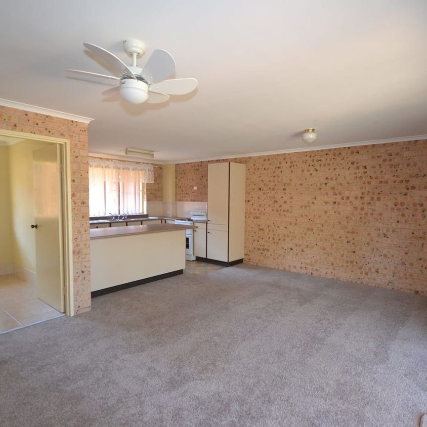 Spacious Three Bedroom Unit Close to Flynns Beach - Photo 1
