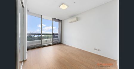 2 BEDROOM APARTMENT WITH SPECTACULAR WATER AND CITY VIEWS! | Unfurnished - Photo 4
