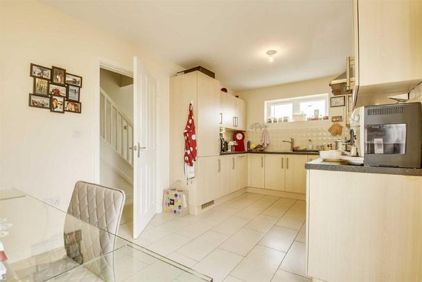 3 bedroom semi-detached house to rent - Photo 1