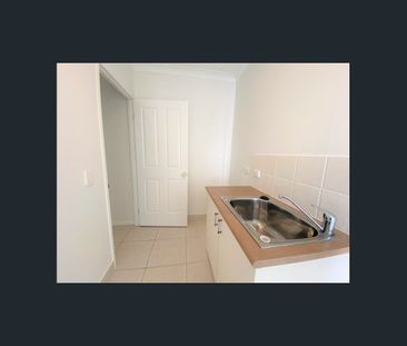 Immaculate Central Broadbeach Villa Home - Photo 2