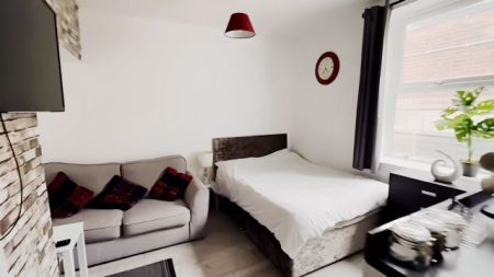 3 Bedroom 3 Bathroom - Photo 3