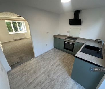 2 bedroom semi-detached house to rent - Photo 1