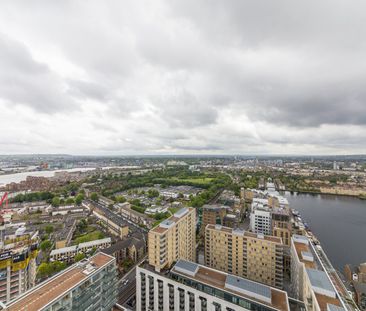 Crossharbour Plaza, London, E14 - Photo 5