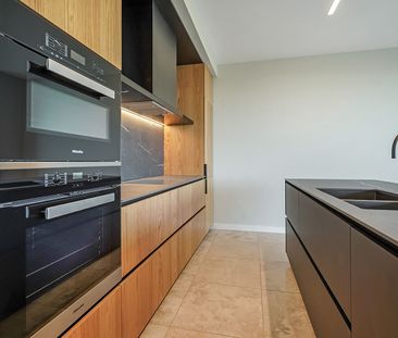 Impressive Apartment with Two Carparks - Photo 4