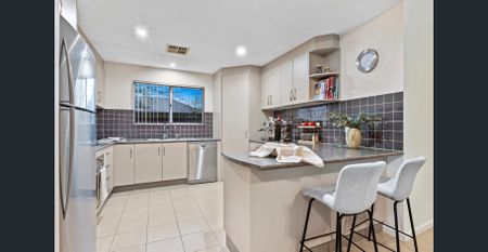 Sleek & Modern Mawson Lakes Villa - Photo 3