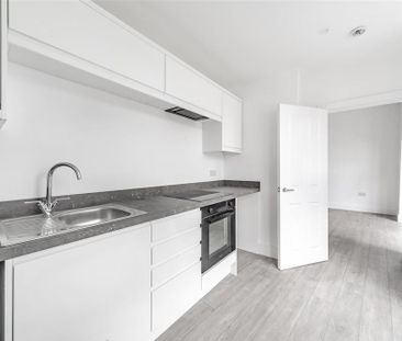 Property to rent - Photo 2