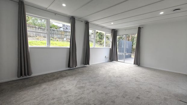 Property Management13A Aralia Road, Sunnynook - House for Rent - Photo 1