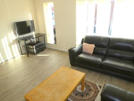 4 bedroom townhouse to rent - Photo 4