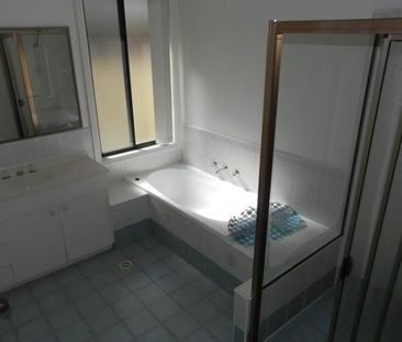 SPACIOUS FOUR BEDROOM FAMILY HOME !!! - Photo 4