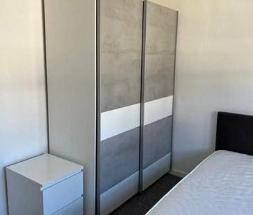 3 bedroom private hall to rent - Photo 1