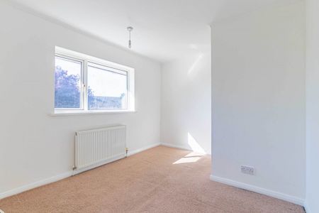 3 bed Terraced for rent - Photo 5