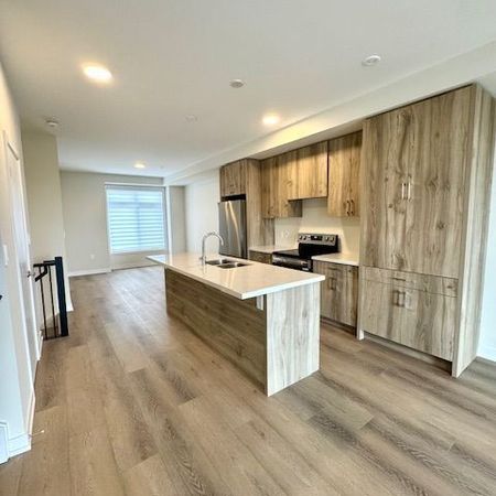 For Lease - 29 Victor Metcalf Lane, Richmond Hill, Ontario - Photo 4