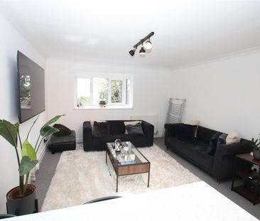 2 bedroom Flat to let - Photo 3