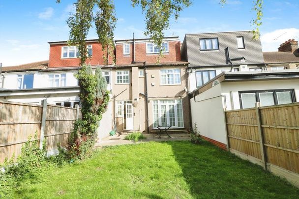4 bedroom terraced house to rent - Photo 1