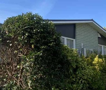 CHARMING TWO BEDROOM TOWNHOUSE: - Photo 2