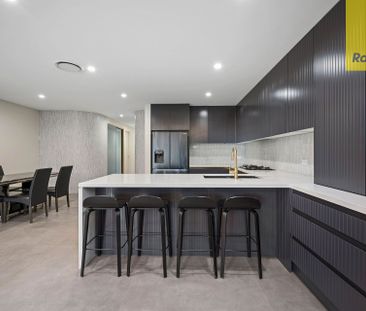 Luxury Family Living in Revesby Heights - $1,400 Per Week - Photo 4