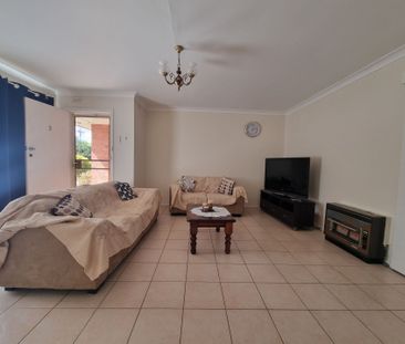 Neat 2 Bedroom Unit in a Great Spot! - Photo 4