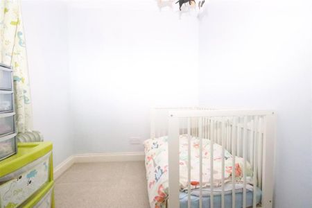 4 bedroom semi-detached house to rent - Photo 5