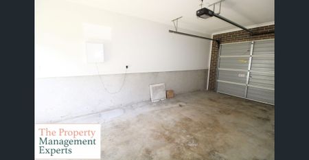 Spacious Four-Bedroom Family Home in a Prime Location! - Photo 4