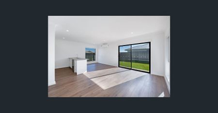 Bright, Spacious & Ready to Move Into! - Photo 2