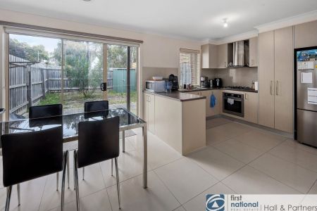 7 / 139 Endeavour Drive, Cranbourne North - Photo 2