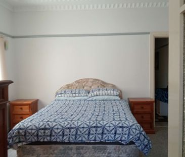 Beverly Hills - Photo 1